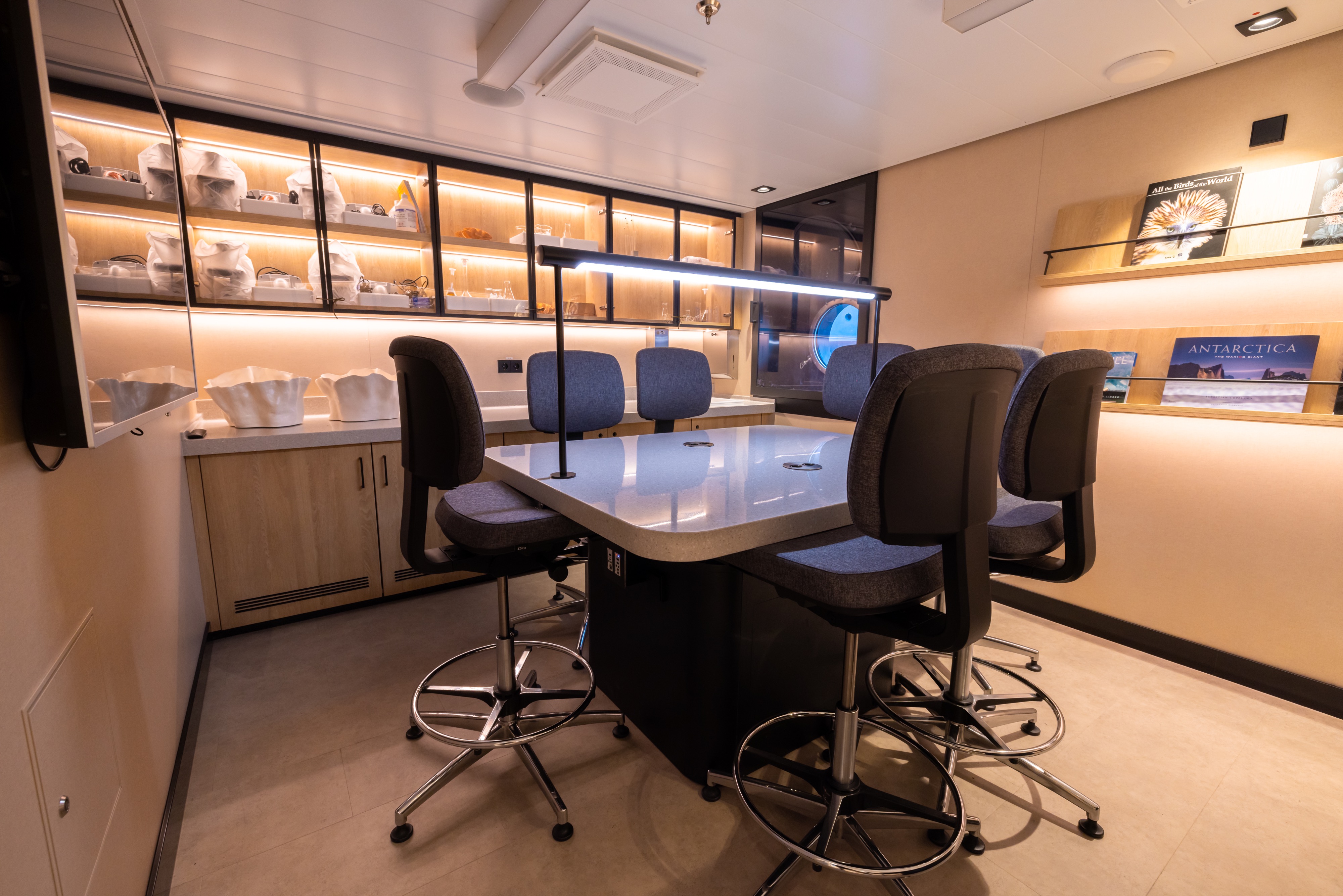Expedition Lab on SH Minerva
